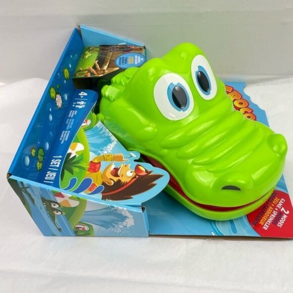 CROCODILE DENTIST  Splash Water Toy for Kids Summer Backyard Water Sprinkler - Picture 5 of 10